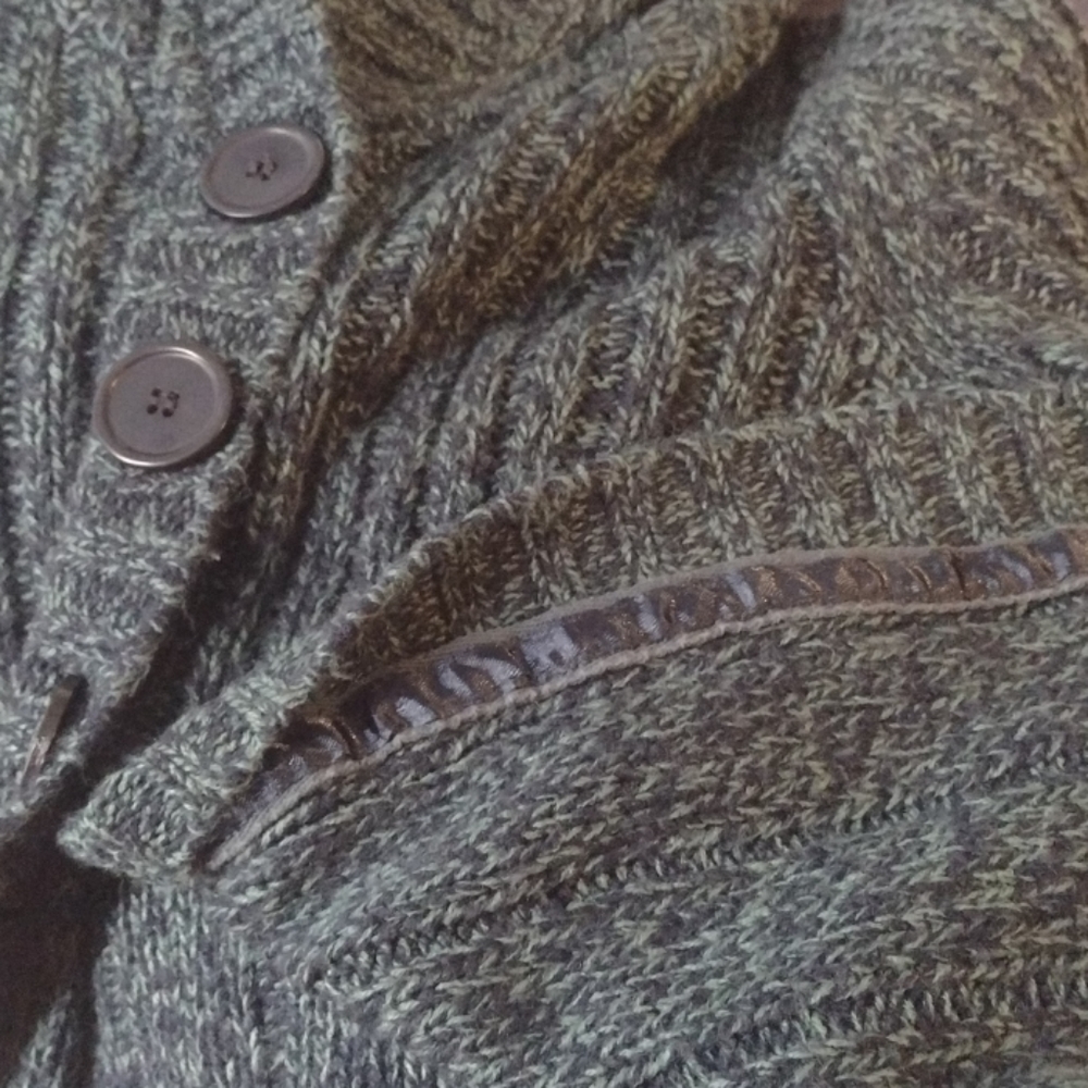 Sweater - Picture 7 of 7